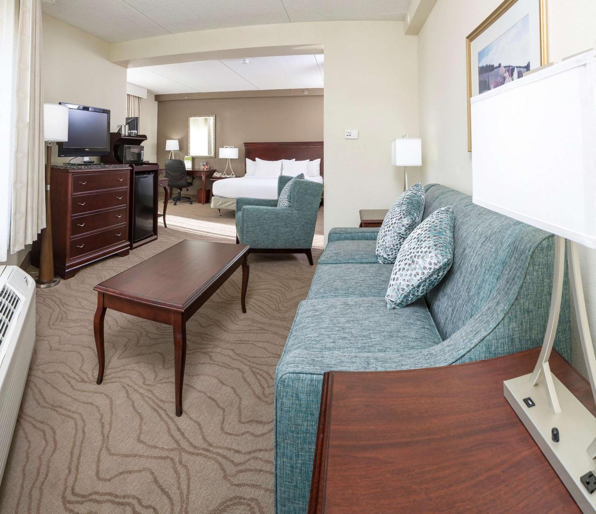 Doubletree By Hilton Boston-Milford Hotel Exterior photo